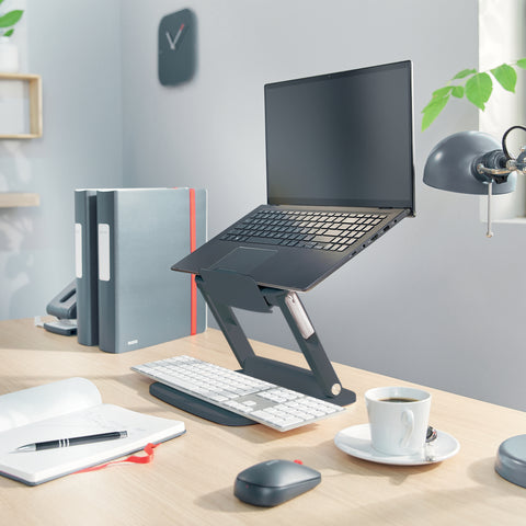 Leitz Ergo Ayarlanabilir Çok Açılı Laptop Standı, %80 geri dönüştürülmüş plastik, Koyu Gri