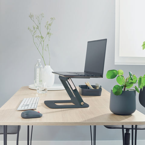 Leitz Ergo Ayarlanabilir Çok Açılı Laptop Standı, %80 geri dönüştürülmüş plastik, Koyu Gri